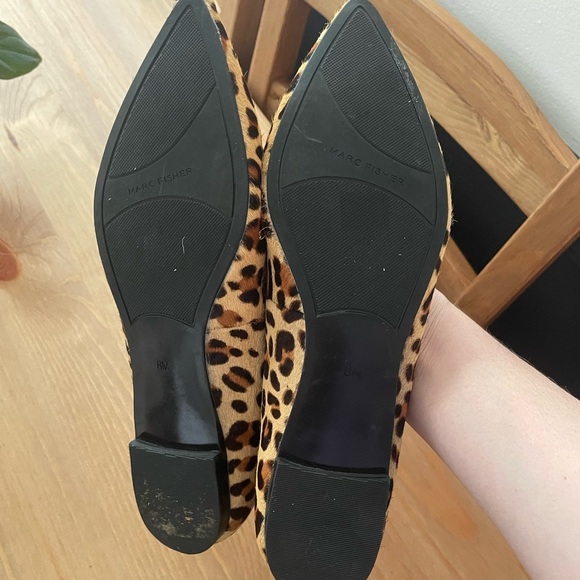 Marc Fisher Women's Analialy Leather Leopard Printed Pointed Ballet Flats 8 - Picture 5 of 6